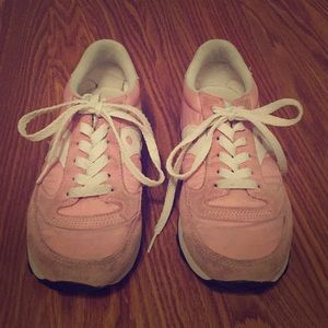 Pink vintage saucony sneakers